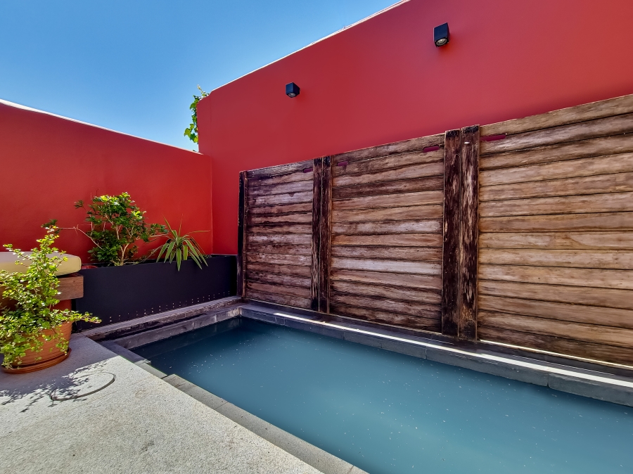 To Let 2 Bedroom Property for Rent in Vredehoek Western Cape